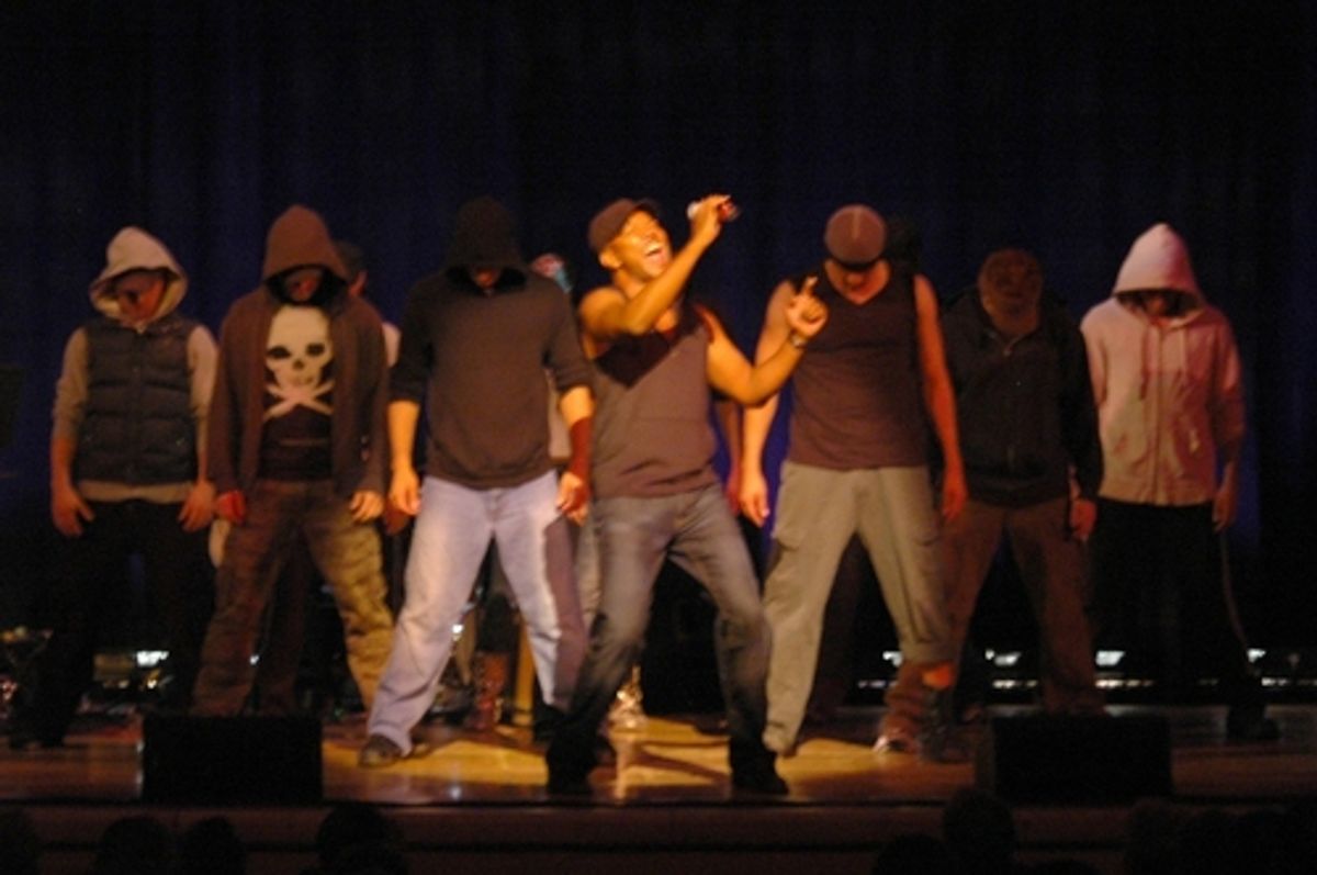 Darius de Haas and the ensemble
 at 