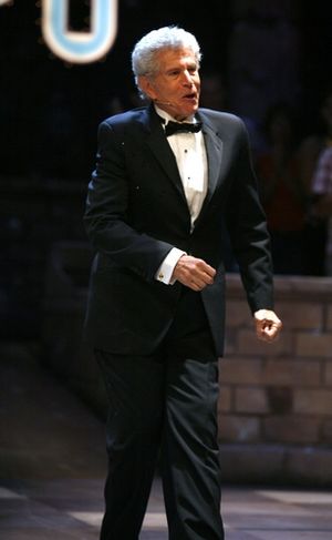 Tony Roberts
 Photo