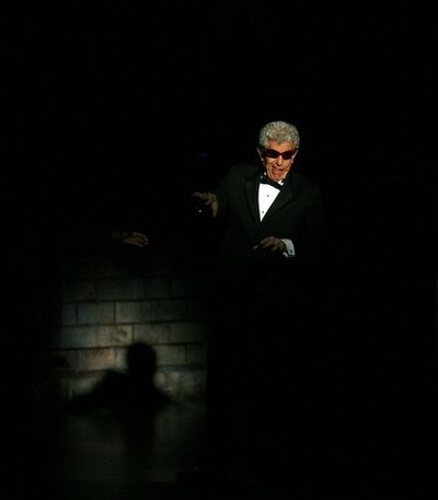 Tony Roberts
 Photo