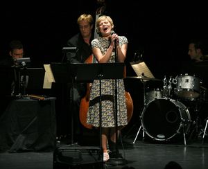 Martha Plimpton Photo