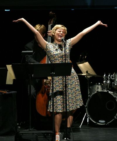 Martha Plimpton Photo