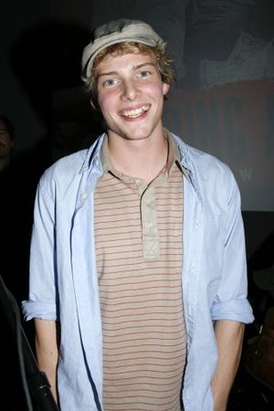 Hunter Parrish Photo