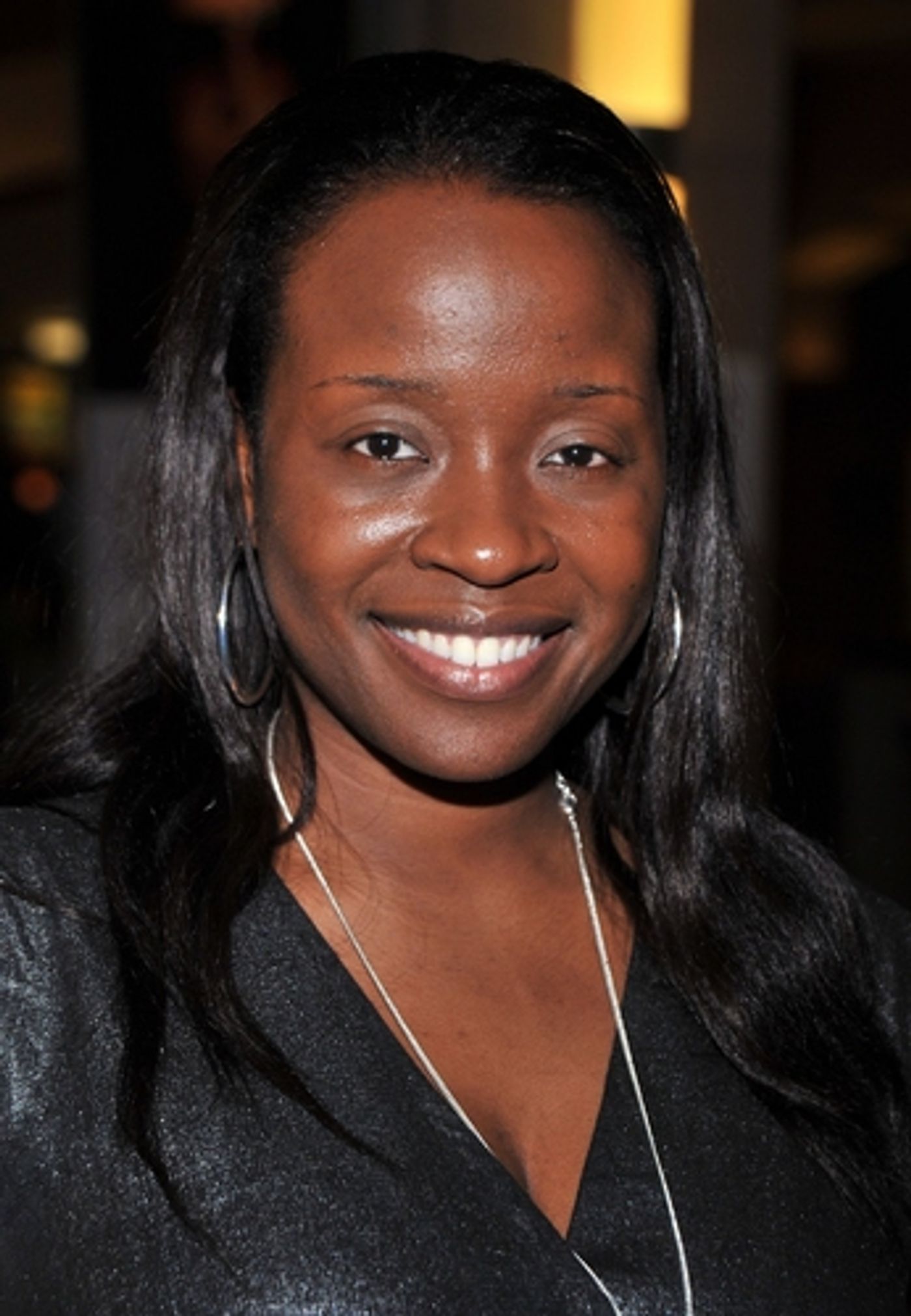 Photo Coverage: Jeannette Bayardelle Performs for the Heart Gallery  Image