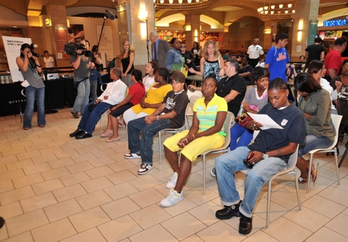Photo Coverage: Jeannette Bayardelle Performs for the Heart Gallery Photo Coverage: Jeannette Bayardelle Performs for the Heart Gallery Image