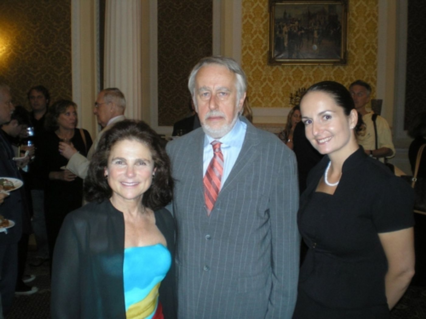 Photo Flash: Tovah Feldshuh and 'Irena's Vow' Cast Visits Consulate General of Poland  Image