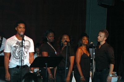 Destan Owens backed up by Brandi Chavonne Massey, Vanessa Jones, Jasmin Walker, Marty Photo