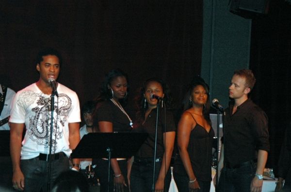 Destan Owens backed up by Brandi Chavonne Massey, Vanessa Jones, Jasmin Walker, Marty Photo