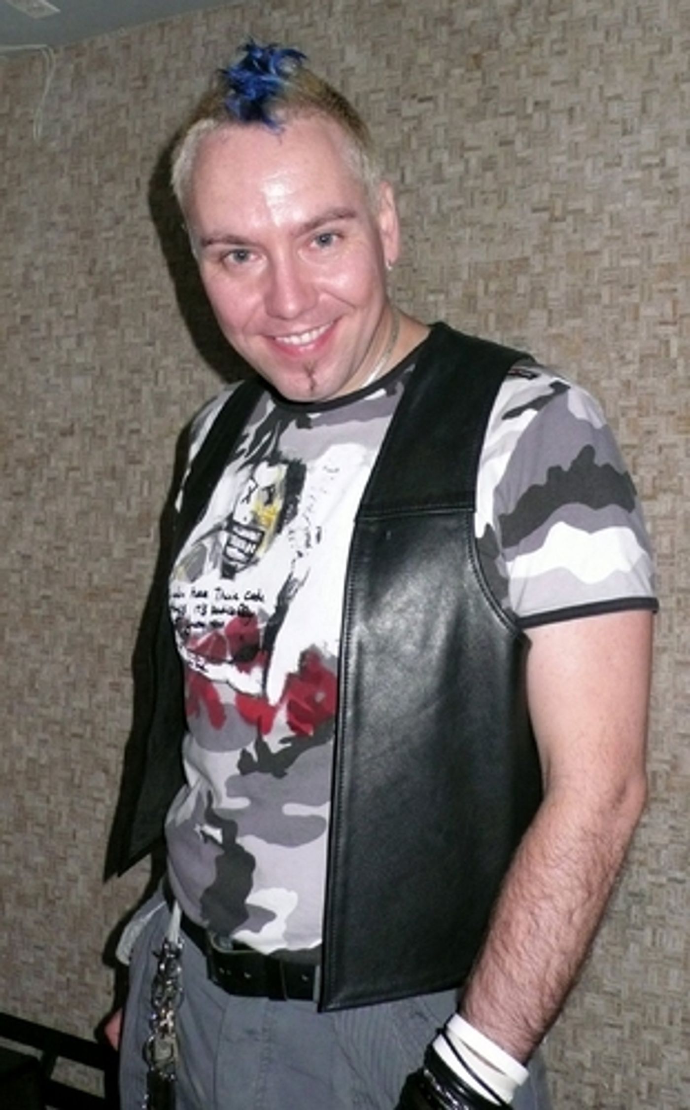 Photo Coverage: Project Runway Auctions Drag Costumes for BCEFA  Image