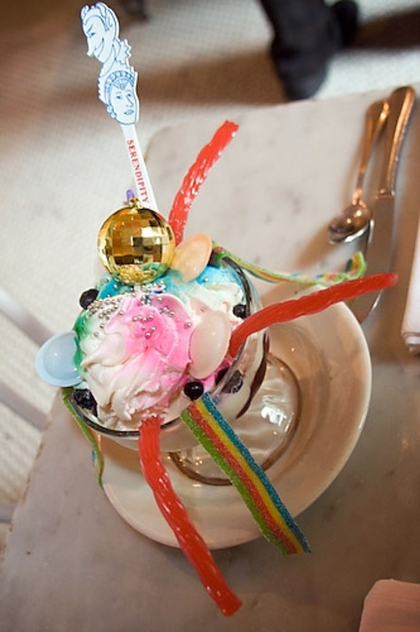 Photo Coverage: Xanadu Cast Enjoys 'Strange Magic' Sundae at Serendipity 3 Photo Coverage: Xanadu Cast Enjoys 'Strange Magic' Sundae at Serendipity 3 Image