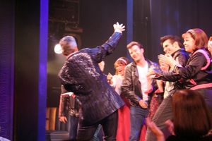 Taylor Hicks serenades his farewell @ BroadwayWorld Taylor Hicks serenades his farewell Photo