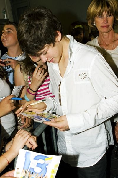 Graham Phillips meets the fans!

 Photo