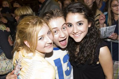 Caitlin Gann, Riley Costello and Ariana Grande

 Photo
