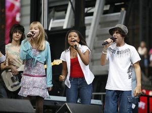 Delaney Moro, Brynn Williams and Joey La Varco
@ BroadwayWorld Delaney Moro, Brynn Williams and Joey La Varco
Photo