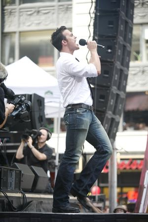 Cheyenne Jackson Photo