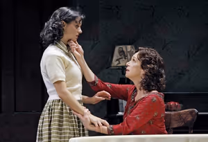 Amy Van Nostrand and Robyn Rikoon @ BroadwayWorld Amy Van Nostrand and Robyn Rikoon Photo