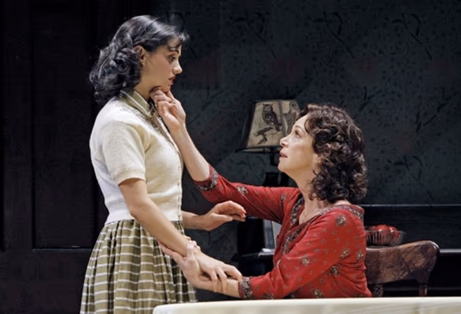 Photo Flash: 'A View from the Bridge' at the Guthrie Image