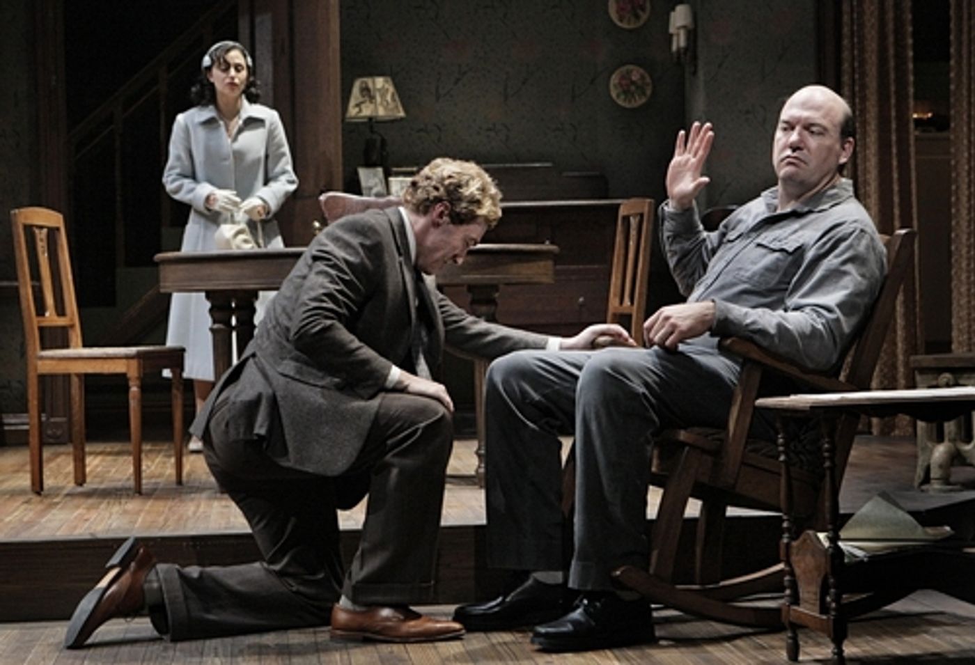 Photo Flash: 'A View from the Bridge' at the Guthrie Photo Flash: 'A View from the Bridge' at the Guthrie Image