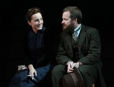 Kristin Scott Thomas and Peter Sarsgaard Photo