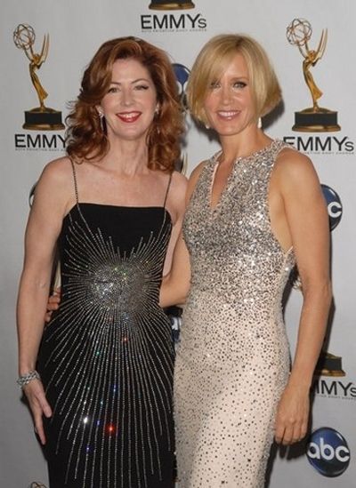 Dana Delaney and Felicity Huffman  Photo