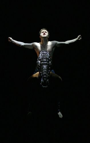 Photos: 'Equus' Currently in Previews at the Broadhurst Theatre — photo 1 of 4