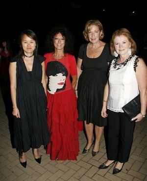 Soon-Yi Previn and guests

 Photo