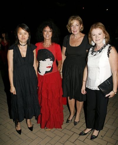 Soon-Yi Previn and guests

 Photo