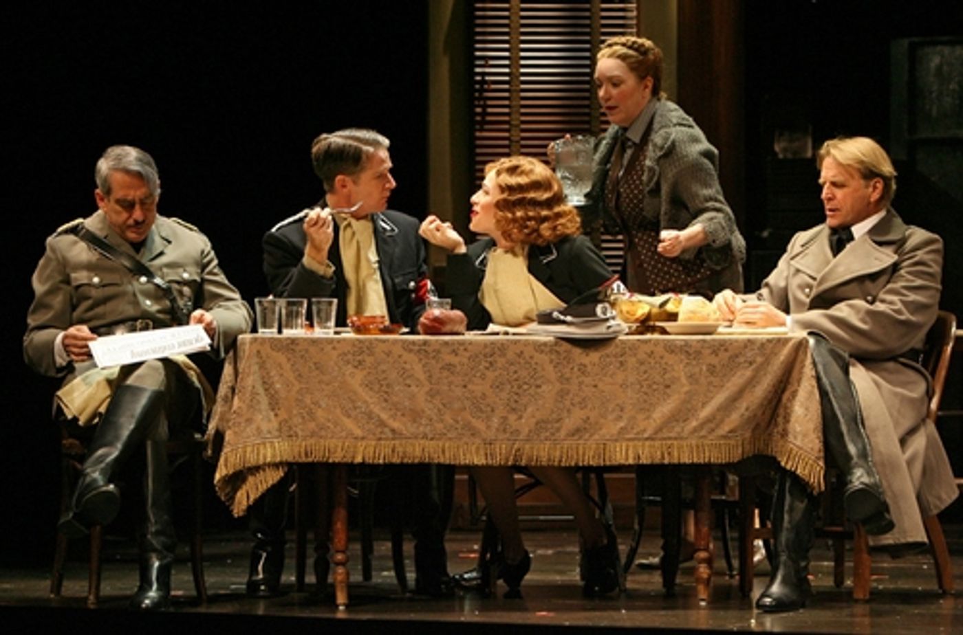 Photo Flash: To Be Or Not to Be at Manhattan Theatre Club  Image