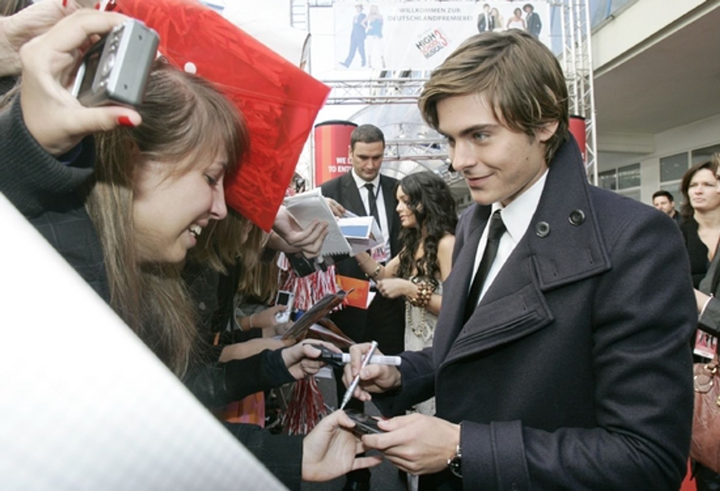 Photo Flash: Disney's 'High School Musical 3' Opens in Munich, Germany  Image