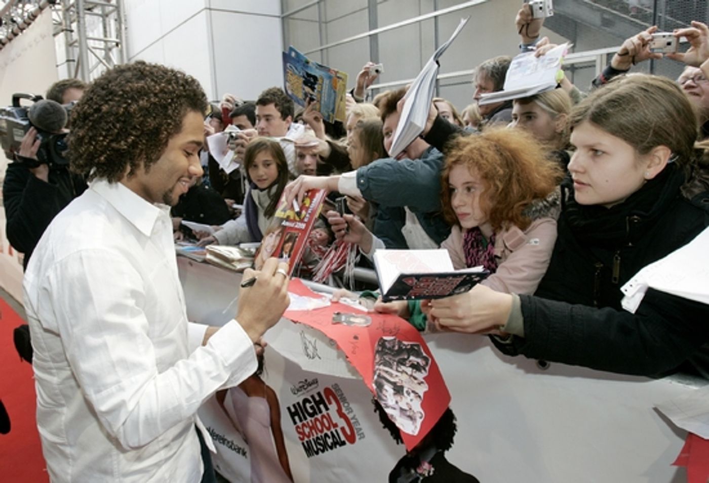 Photo Flash: Disney's 'High School Musical 3' Opens in Munich, Germany  Image