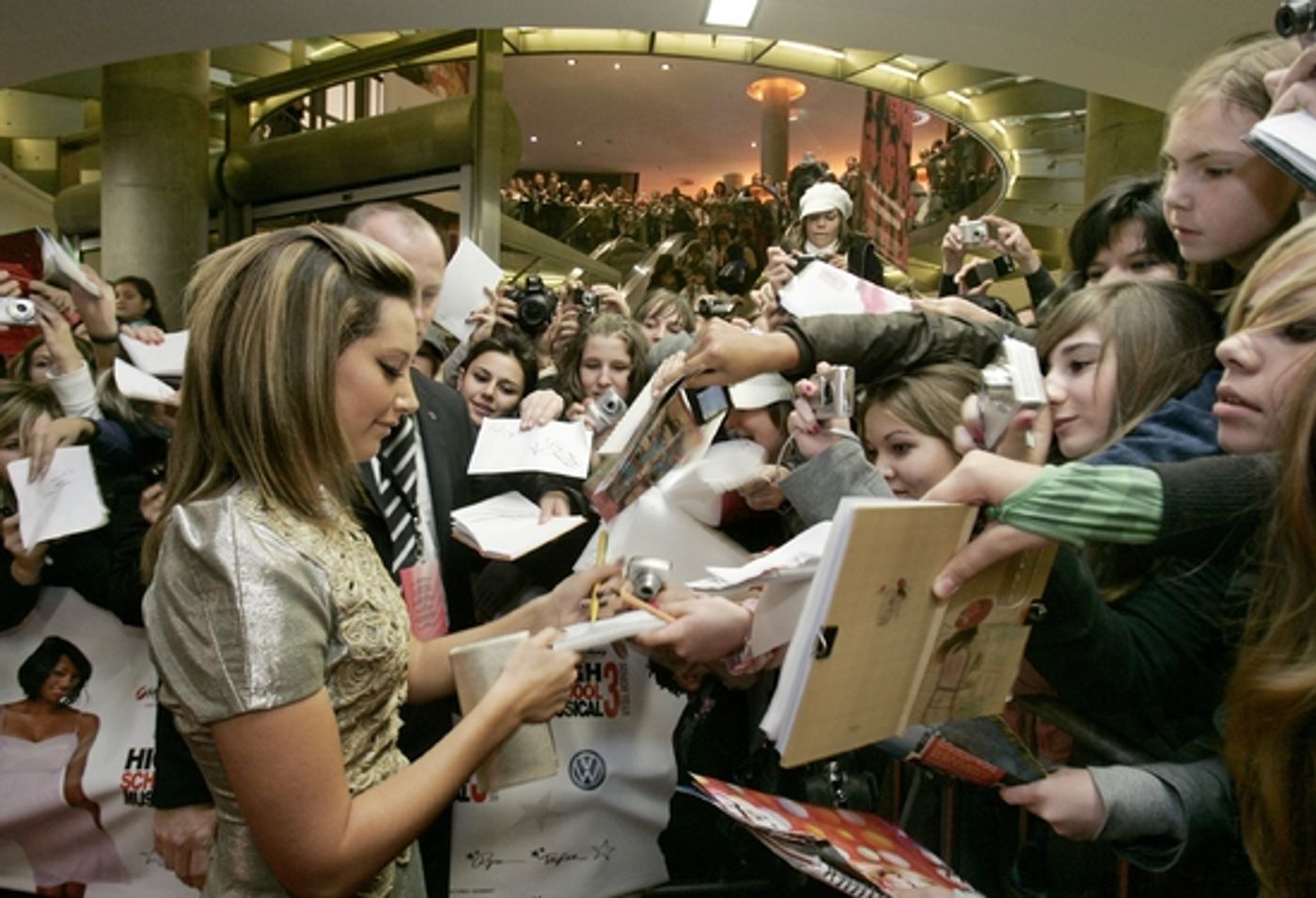 Photo Flash: Disney's 'High School Musical 3' Opens in Munich, Germany  Image