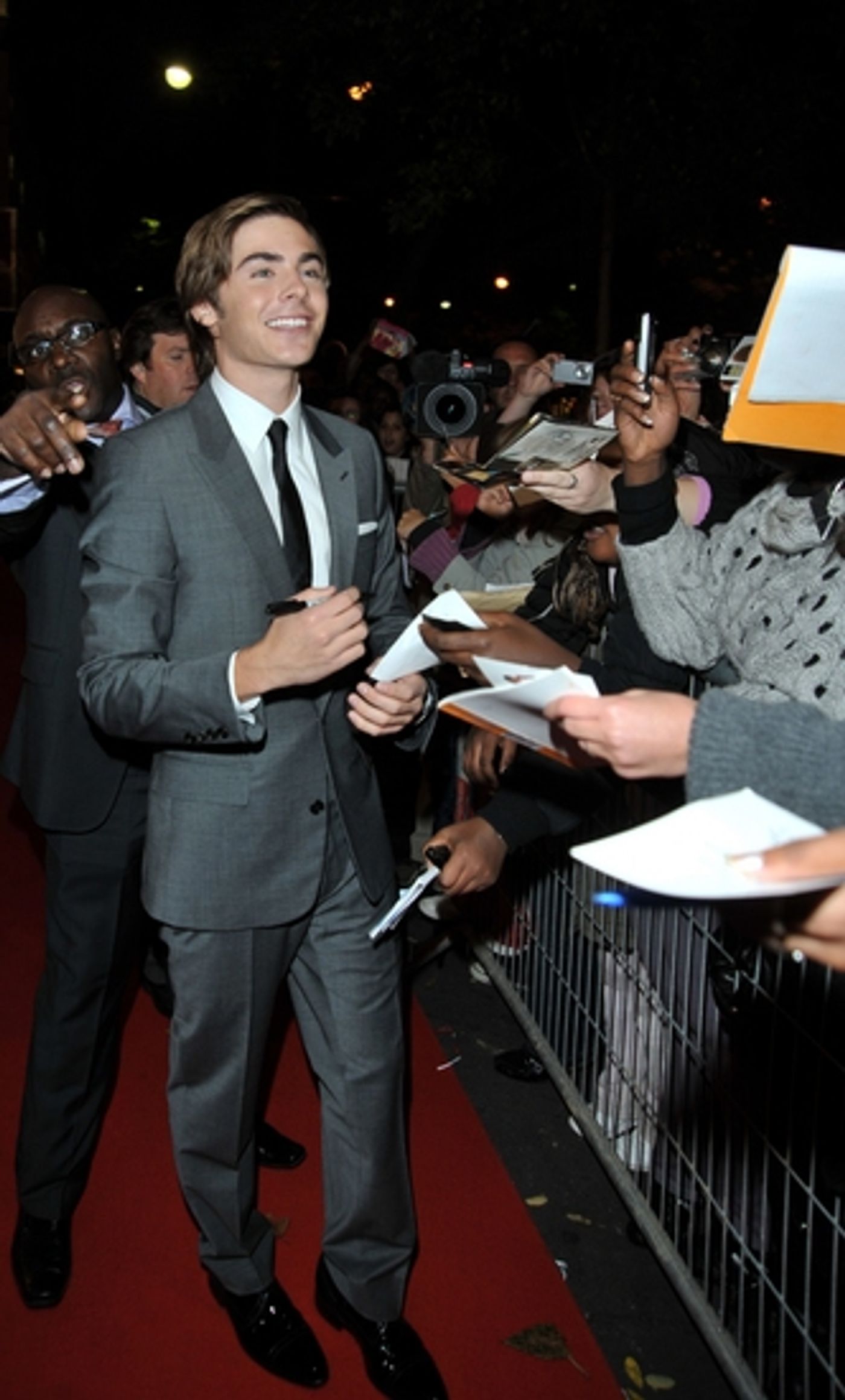 Photo Flash: High School Musical 3 Opens in Paris, France  Image