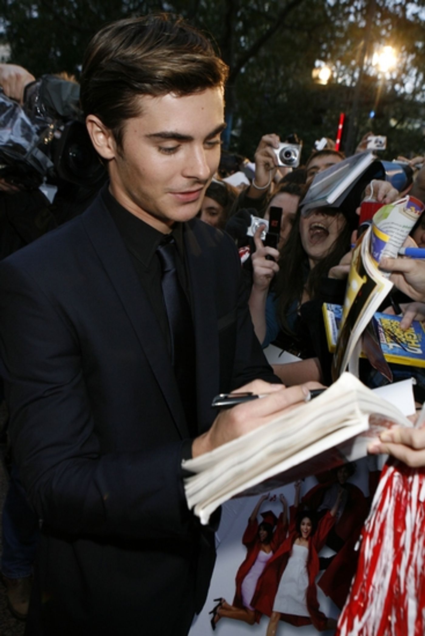 Photo Flash: High School Musical 3 Opens in London  Image