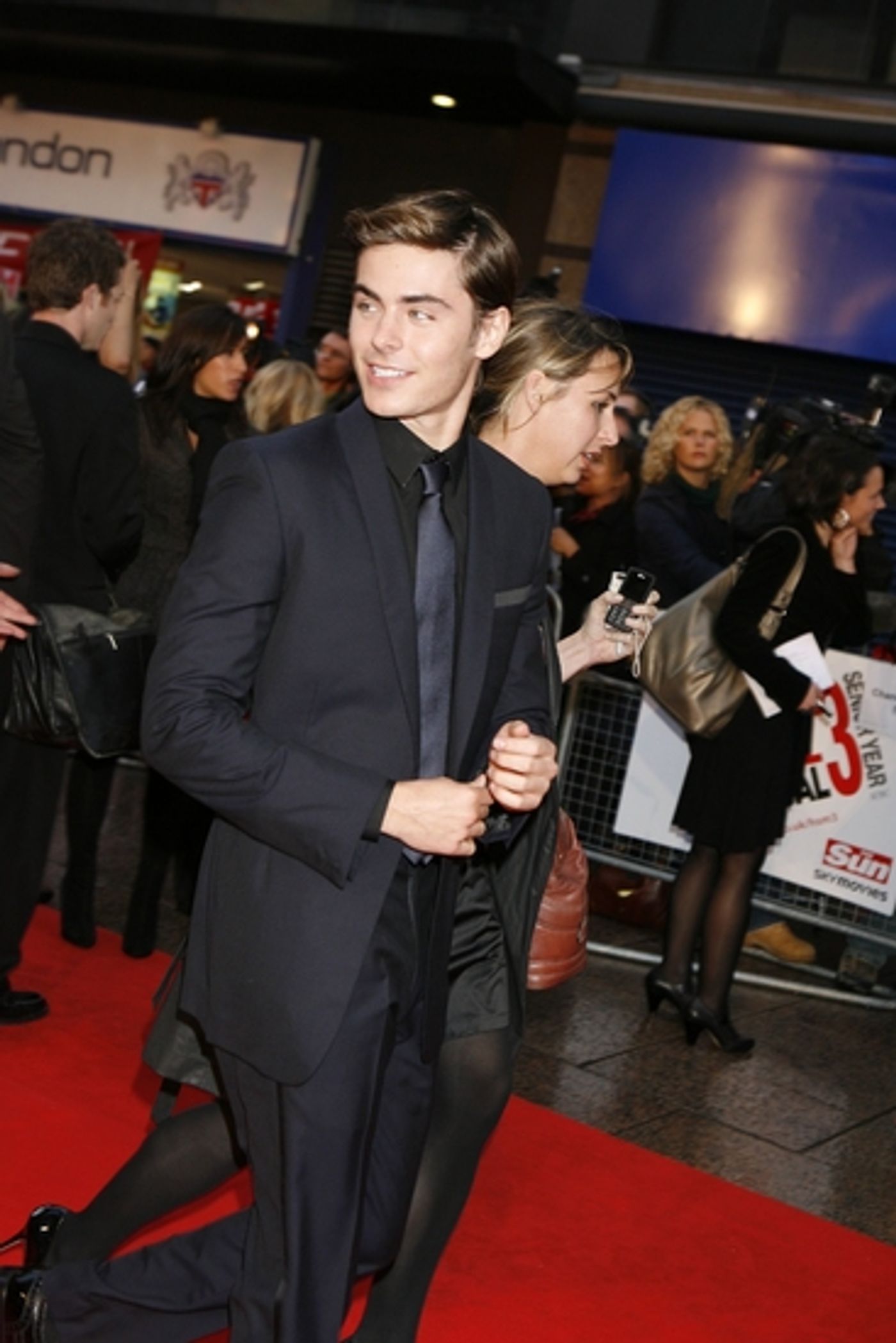 Photo Flash: High School Musical 3 Opens in London  Image