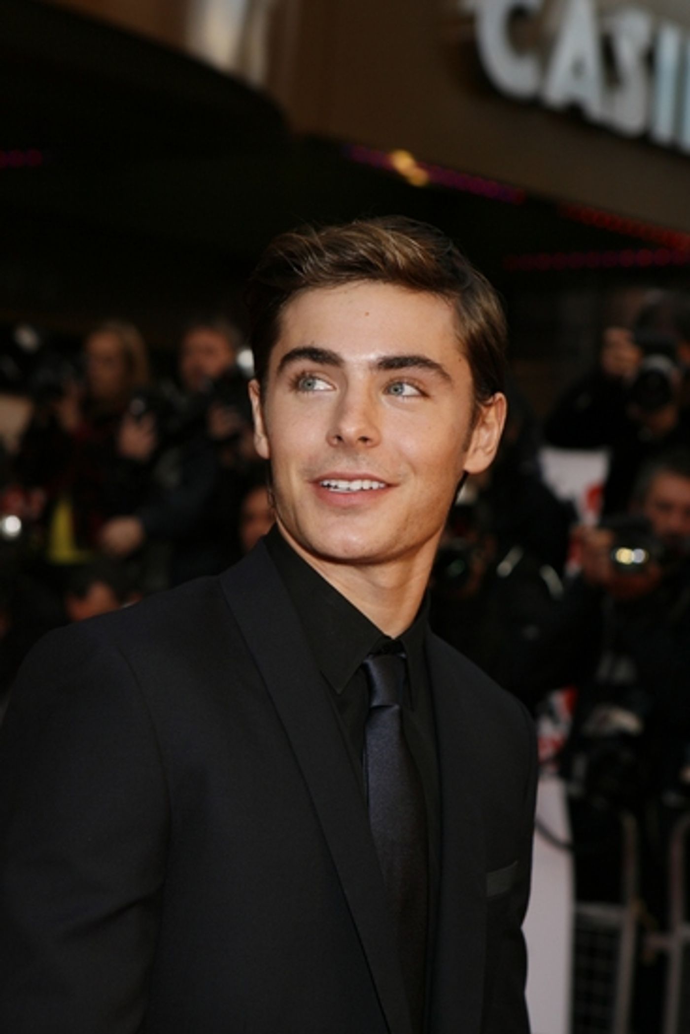 Photo Flash: High School Musical 3 Opens in London  Image