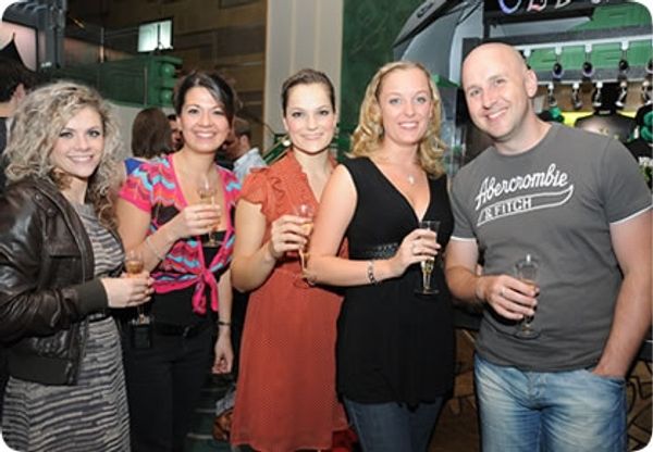 Hannah Toy, Ashleigh Gray, Lindsay Taylor, Aimee Lewis, Andy Mace Photo