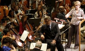 Alec Baldwin, Marin Alsop and New York Philharmonic
 Photo