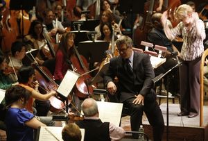 Alec Baldwin, Marin Alsop and New York Philharmonic
 Photo
