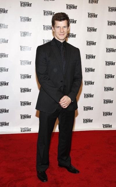Eric Mabius Photo