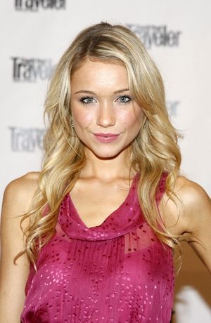 Katrina Bowden Photo