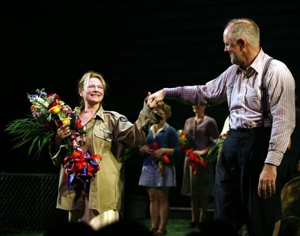 Dianne Wiest and John Lithgow
 Photo
