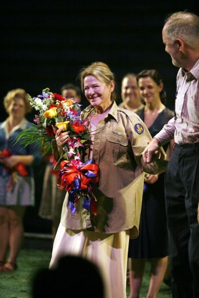 Dianne Wiest and John Lithgow
 Photo
