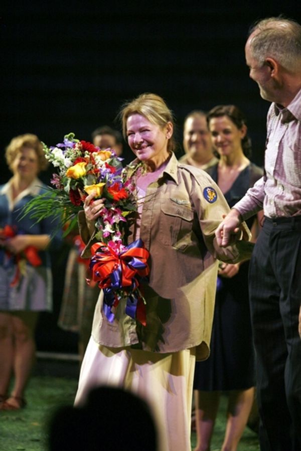 Dianne Wiest and John Lithgow
 Photo