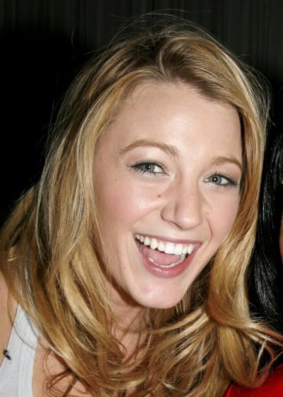 Blake Lively is a Wing fan! Photo