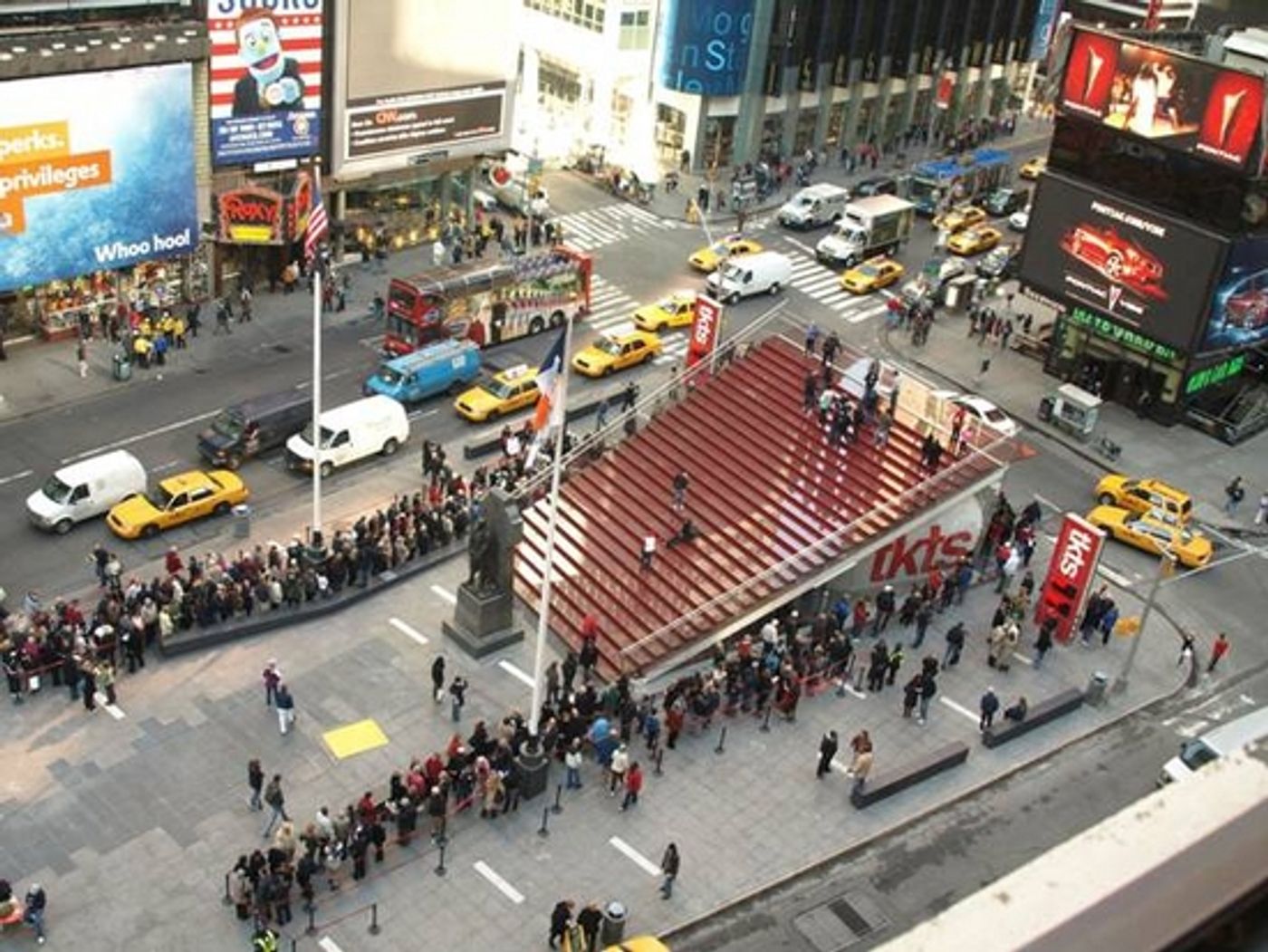 Photo Flash: First Wednesday Matinee at the New TKTS Discount Booth Photo Flash: First Wednesday Matinee at the New TKTS Discount Booth Image