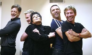 Liza Minnelli with Jim Caruso, Johnny Rodgers, Tiger Martina and Cortes Alexander @ BroadwayWorld Liza Minnelli with Jim Caruso, Johnny Rodgers, Tiger Martina and Cortes Alexander Photo