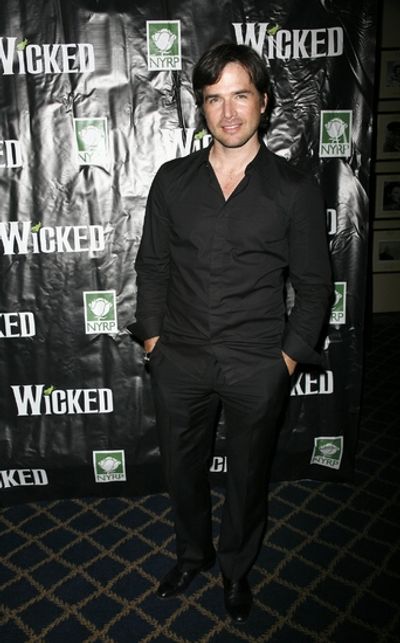 Matthew Settle
 Photo