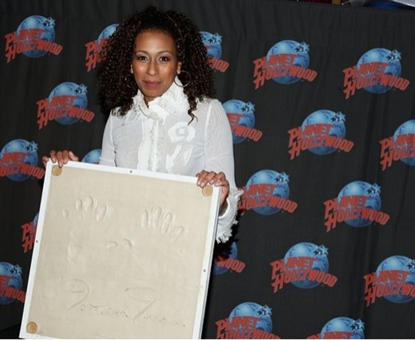 Photo Coverage: Tamara Tunie Hand Print Ceremony at Planet Hollywood  Image
