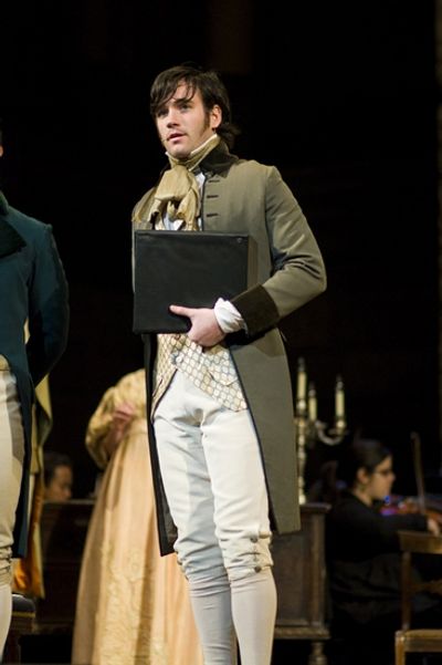 Colin Donnell  Photo