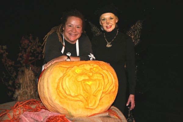 Terri Hardin, Tippi Hedren and the Bengal Tiger pumpkin Photo