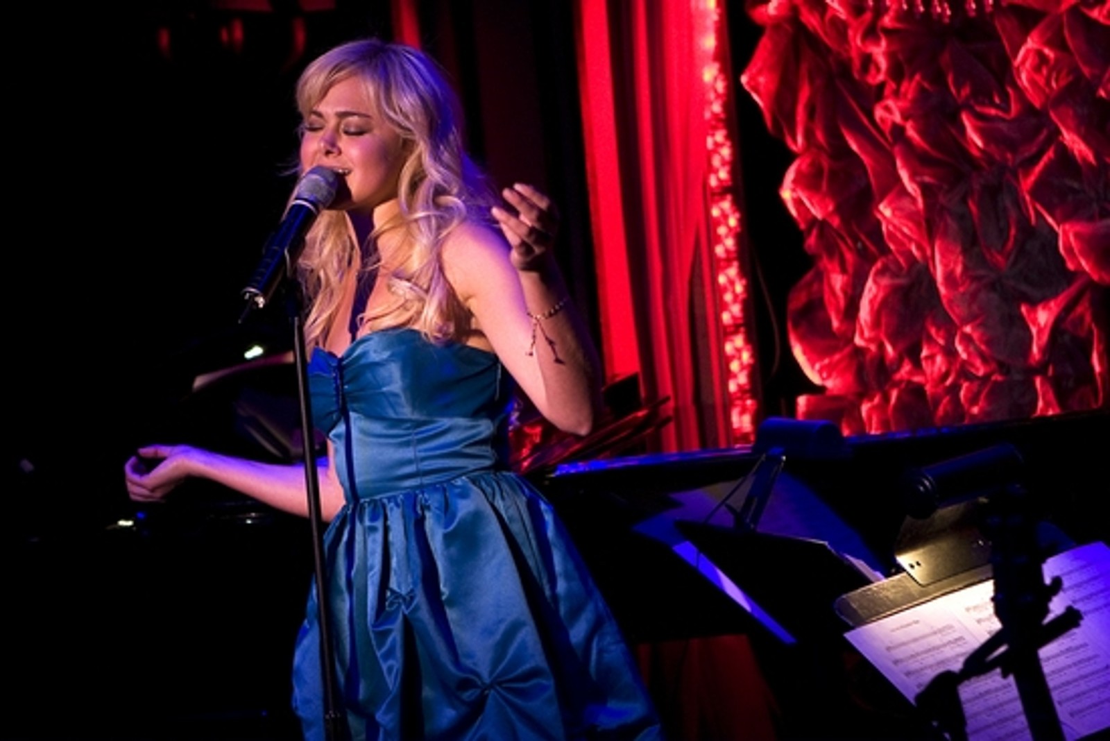 Photo Coverage: Laura Bell Bundy Performs JUST ME at Feinsteins — photo 11 of 15
